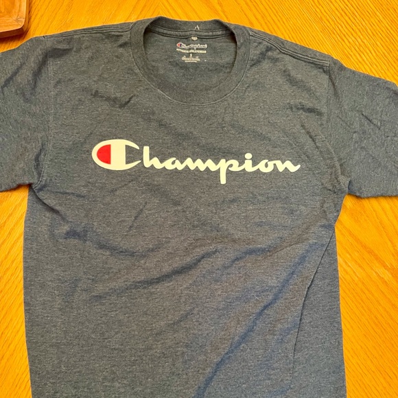 Champion tee shirt men’s small
